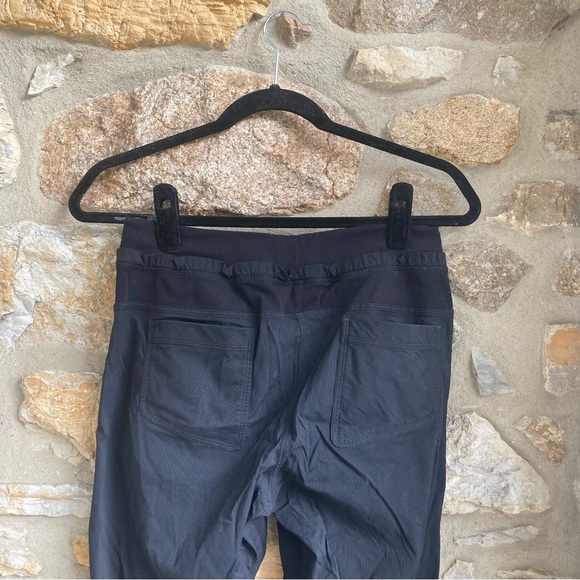 Lululemon Athletica Stripe Ruffle Jogger Pant Womens 6 Black - Picture 6 of 11
